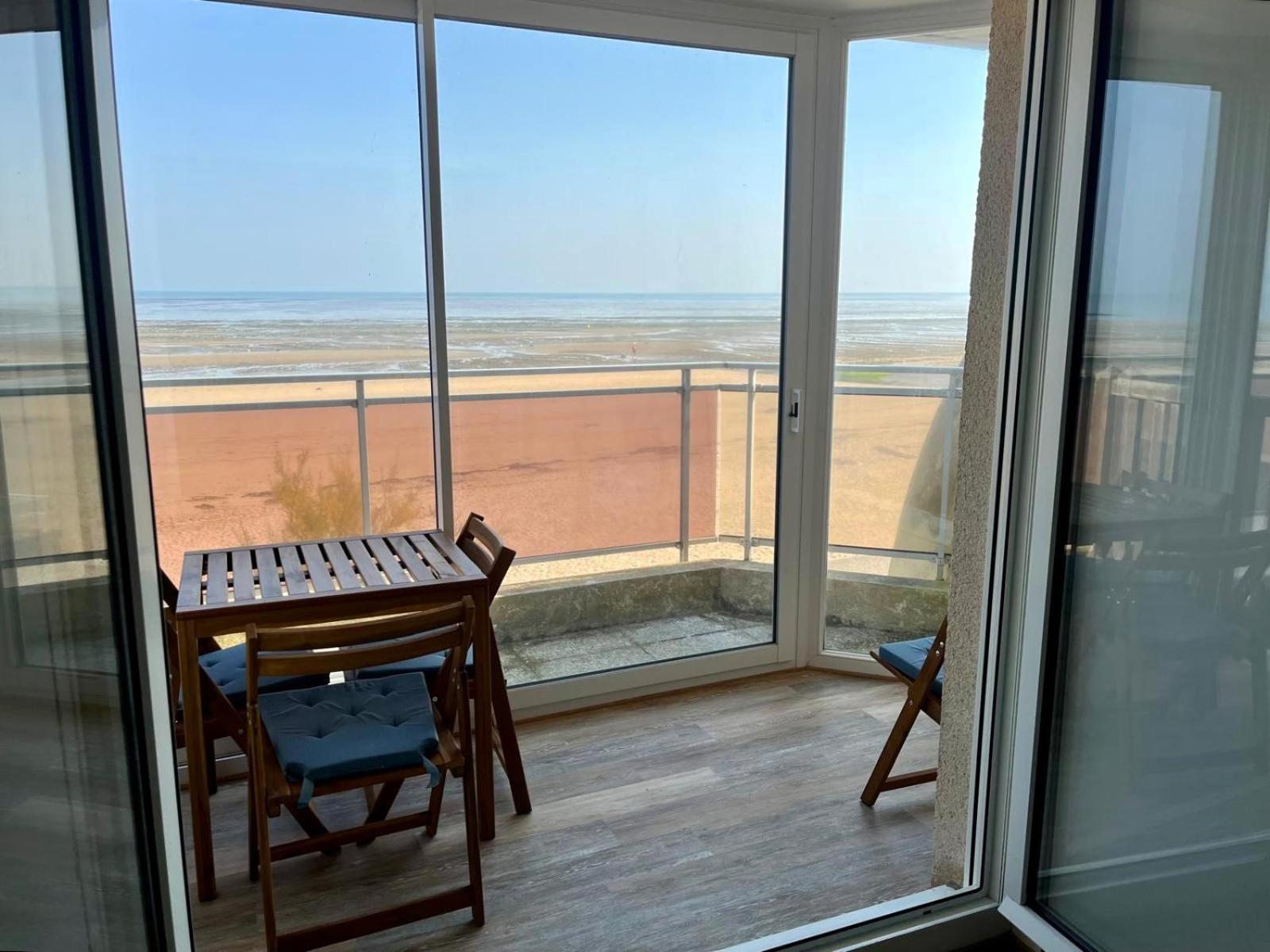 Mettons Les Voiles - Appt Vue Mer Avec Loggia Bernières-sur-Mer Esterno foto