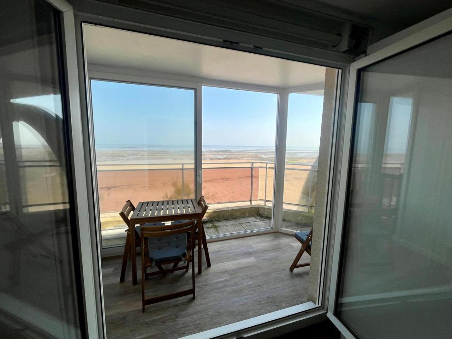 Mettons Les Voiles - Appt Vue Mer Avec Loggia Bernières-sur-Mer Esterno foto