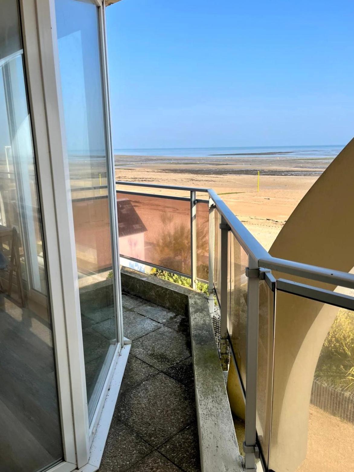 Mettons Les Voiles - Appt Vue Mer Avec Loggia Bernières-sur-Mer Esterno foto