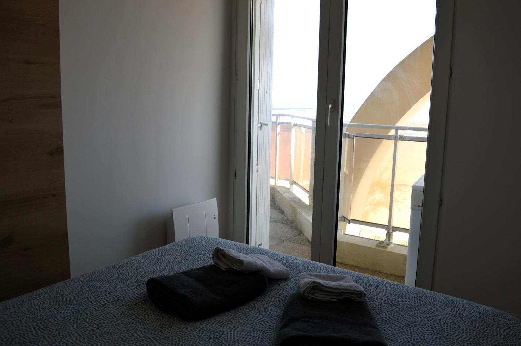 Mettons Les Voiles - Appt Vue Mer Avec Loggia Bernières-sur-Mer Esterno foto