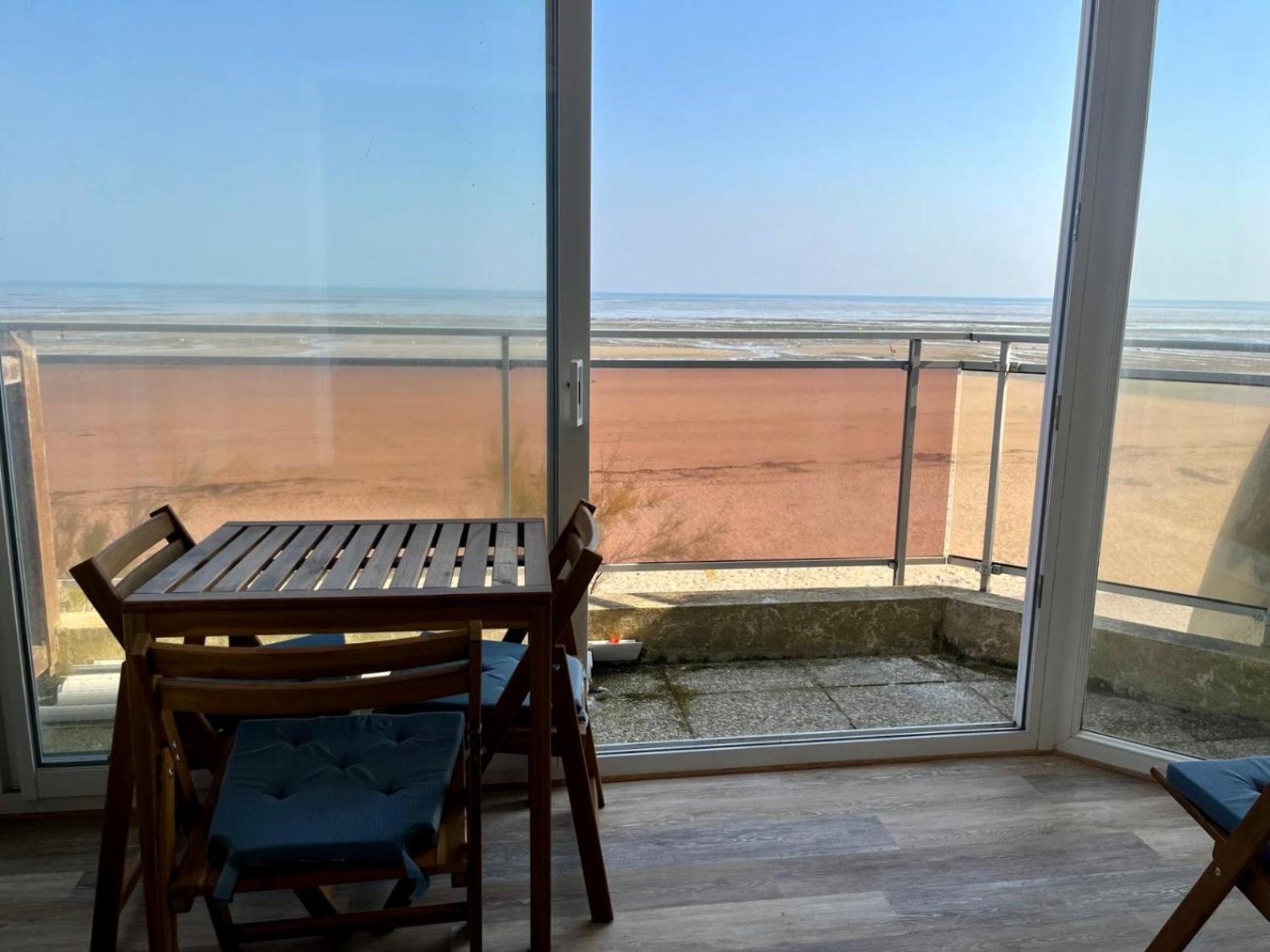 Mettons Les Voiles - Appt Vue Mer Avec Loggia Bernières-sur-Mer Esterno foto
