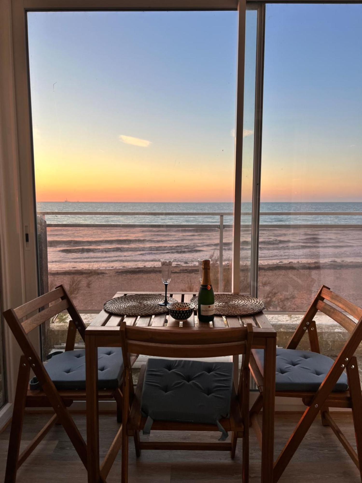 Mettons Les Voiles - Appt Vue Mer Avec Loggia Bernières-sur-Mer Esterno foto
