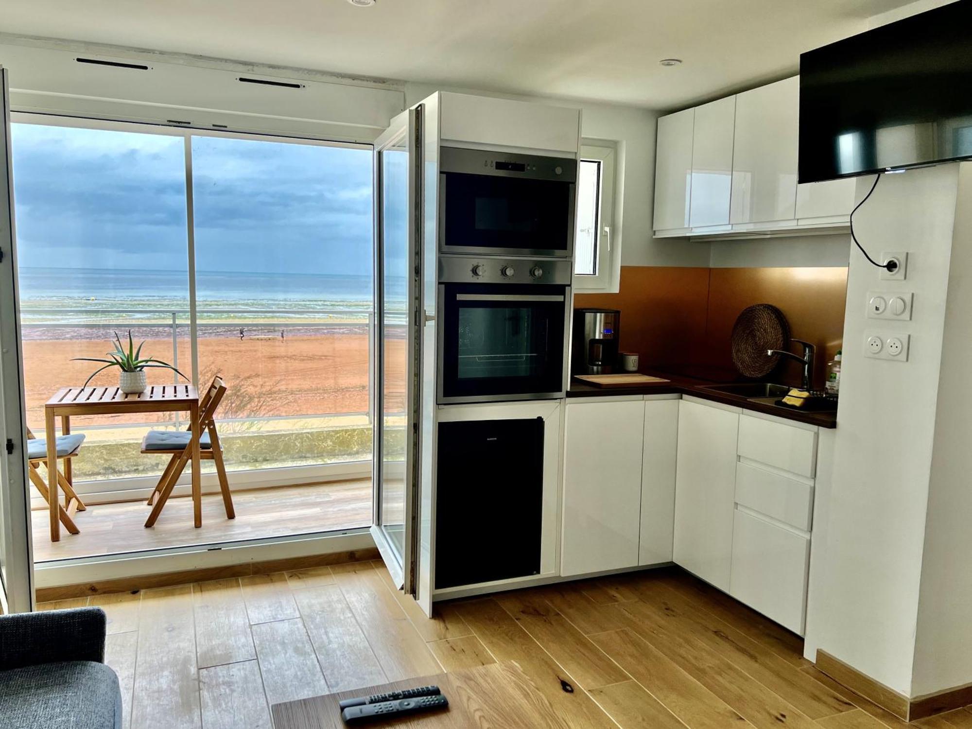 Mettons Les Voiles - Appt Vue Mer Avec Loggia Bernières-sur-Mer Esterno foto